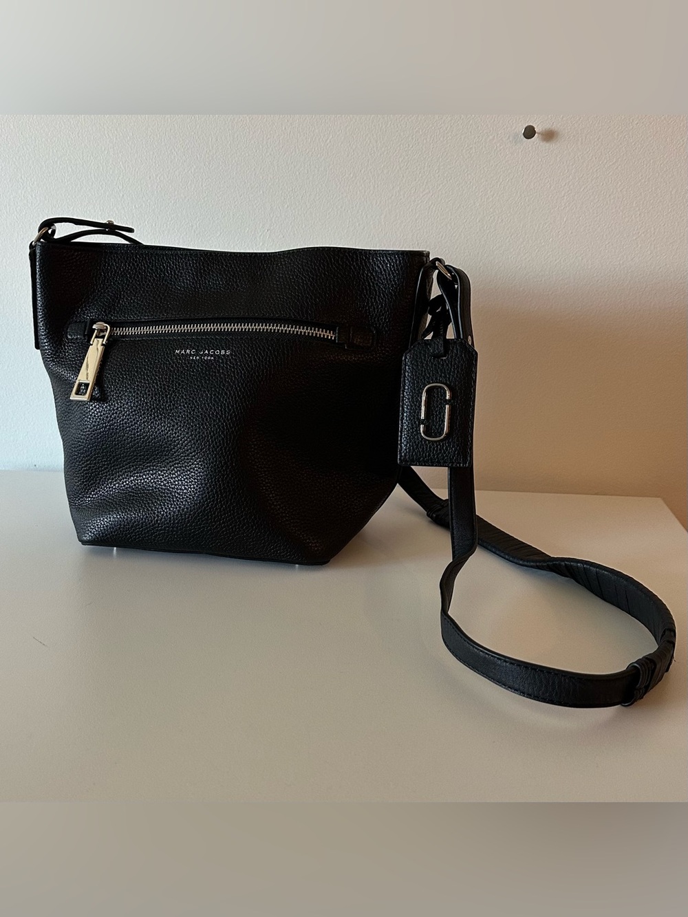 Marc Jacobs Gotham Black Leather Bucket Bag Crossbody Logo Silver Hardware Zip